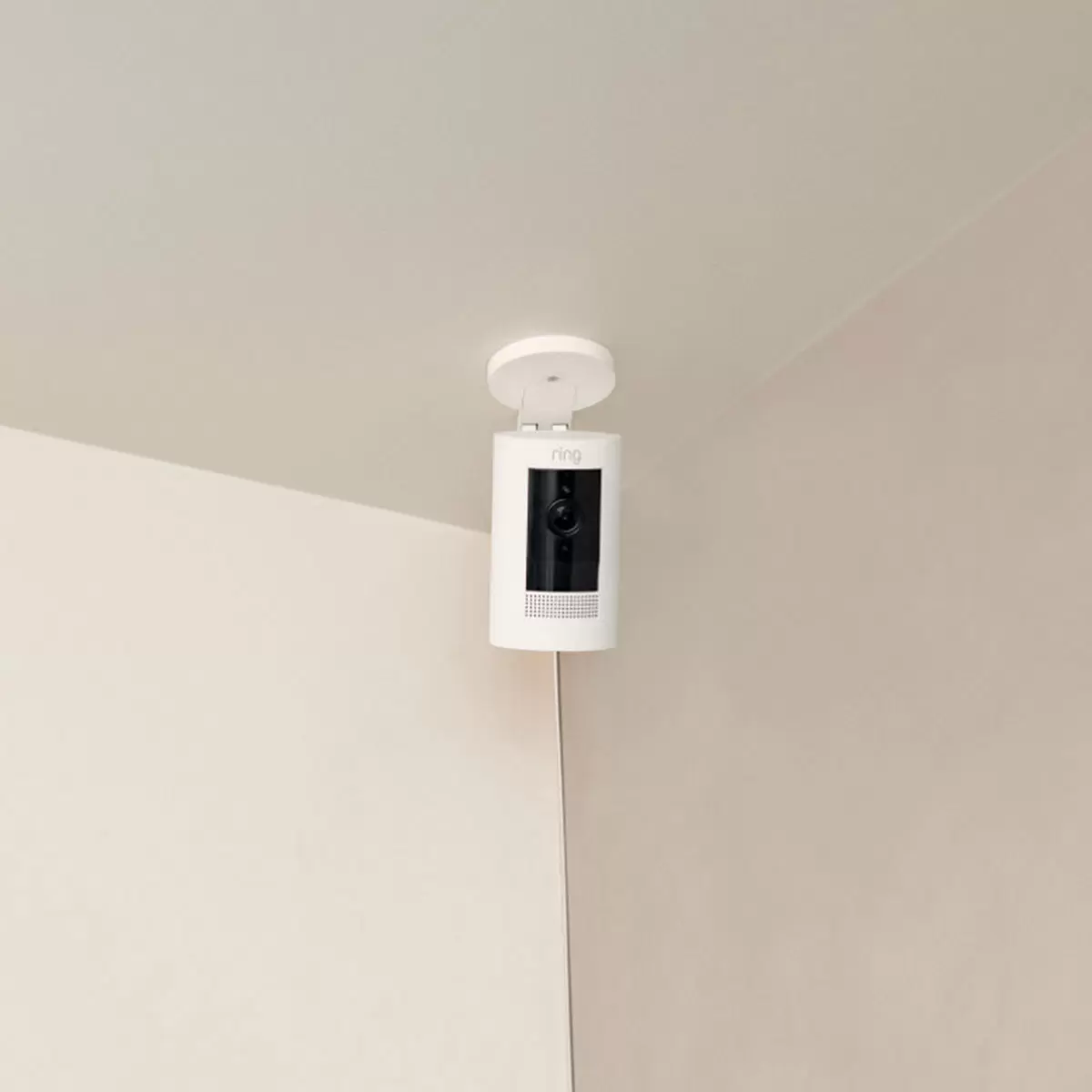 Ring Battery Stick Up Cam in White 3 Pack - Image 4