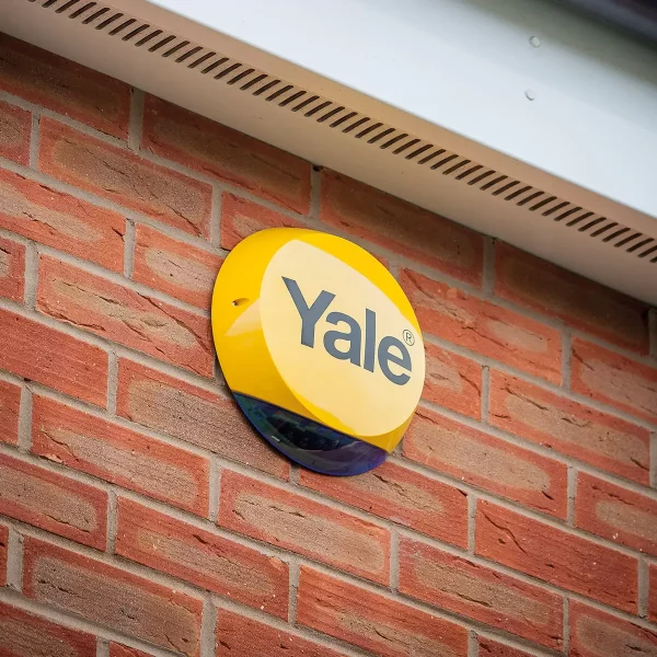 Yale IA-320 10pc Sync Smart Home Alarm with x4 Motion Sensors and x3 Window Door Sensors - Image 3