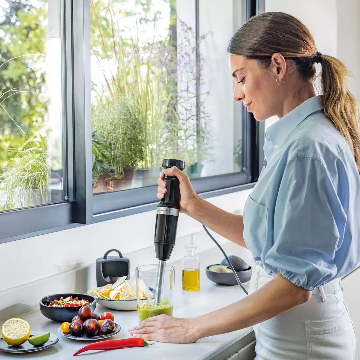 KitchenAid Classic Corded Hand Blender in Black 5KHBV53BOB - Image 4