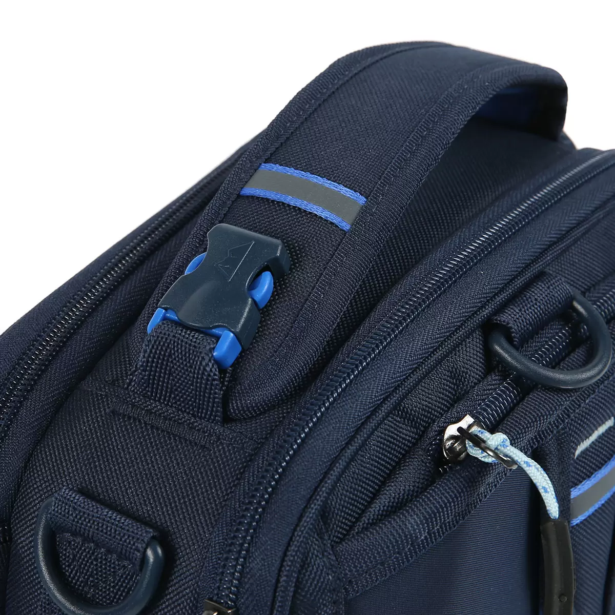 Titan Expandable Lunchbox with Ice Walls in Navy - Image 4