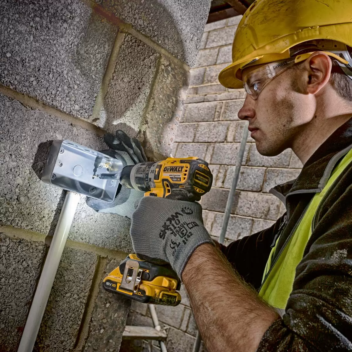 DEWALT Brushless Hammer Drill Driver Kit - Includes 2 X 2 Ah Batteries With Kit Bag & Charger - Image 7