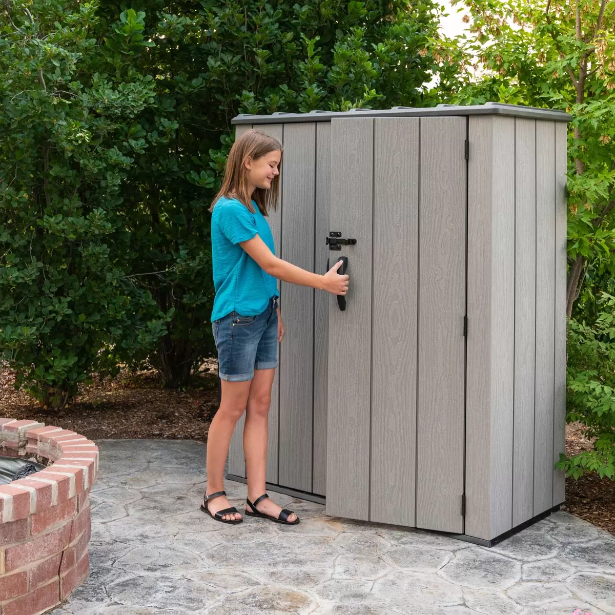 Lifetime Vertical 1510 Litre Storage Shed with Shelving Model 60457 4ft 6" x 2ft 4" (1.4 x 0.7m) - Image 4