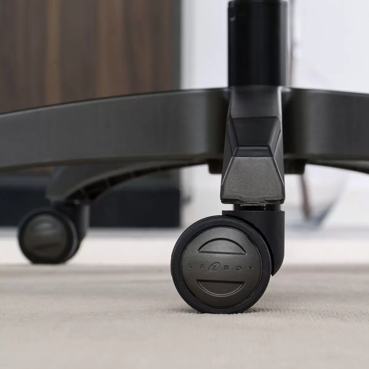 La-Z-Boy Managers Office Chair with Flip Up Arms - Image 3