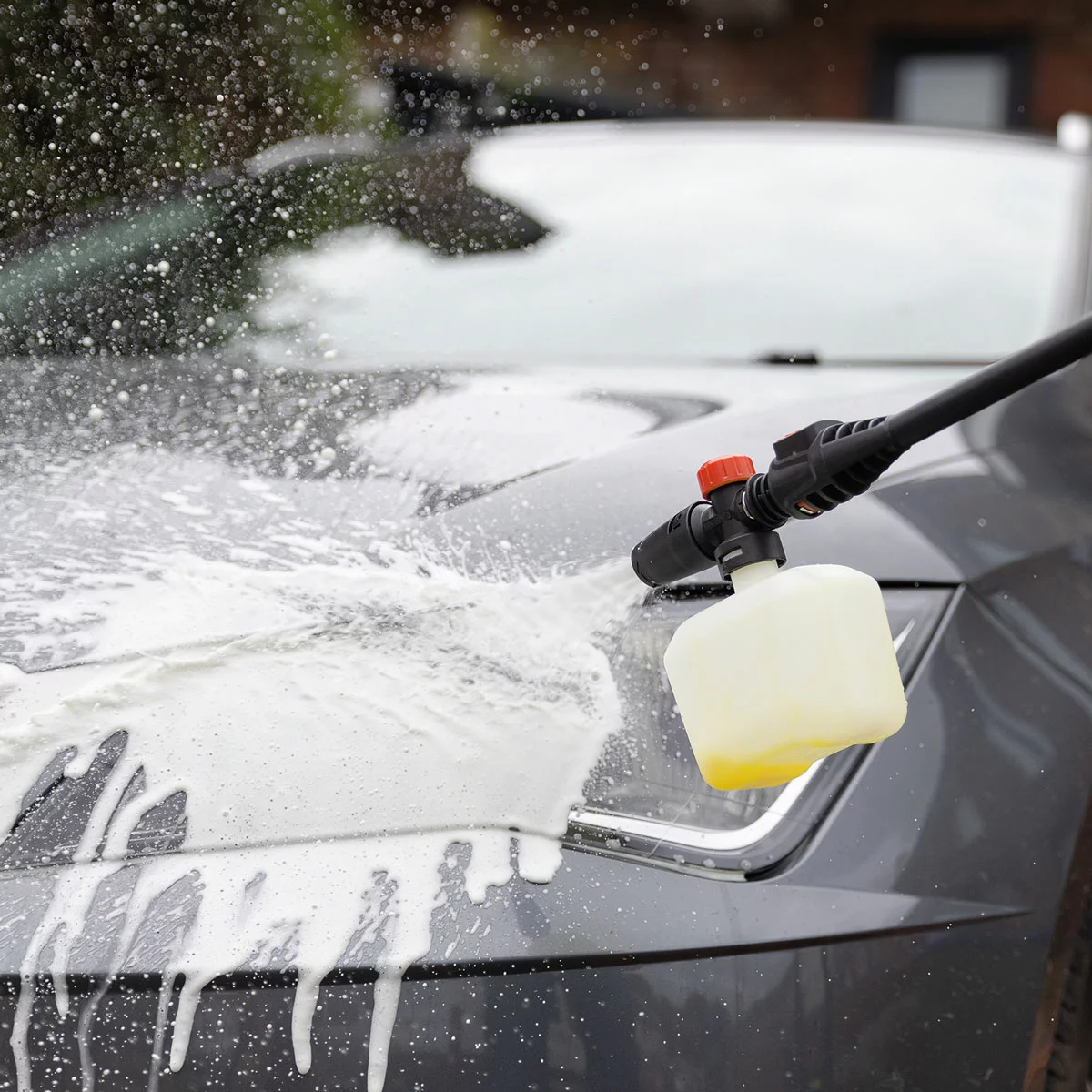 Hilka 1600W 130 Bar Pressure Washer with Patio Cleaner - Image 3