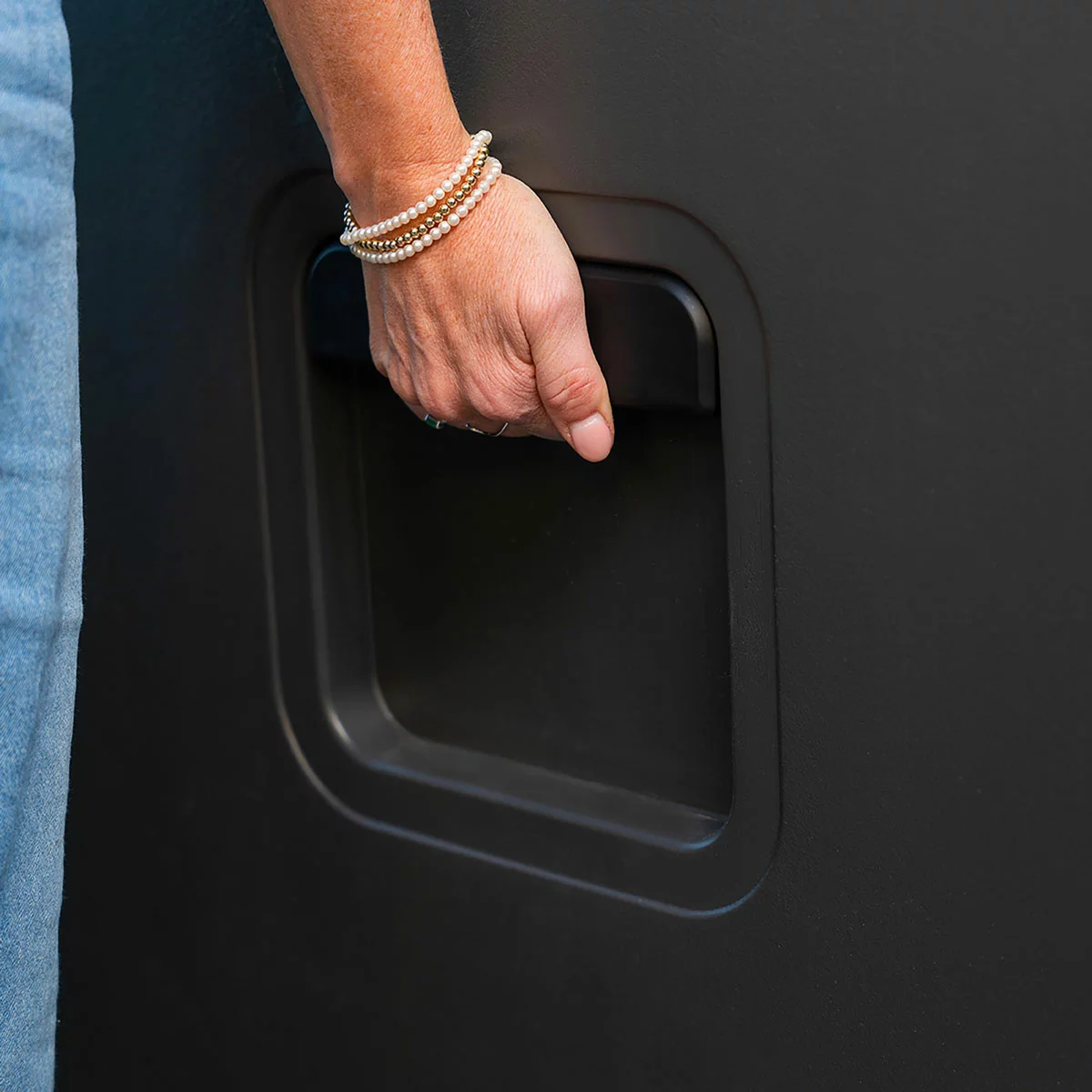 Lifetime 985 Litre Deck Box with Divider Model 60482 - Image 3