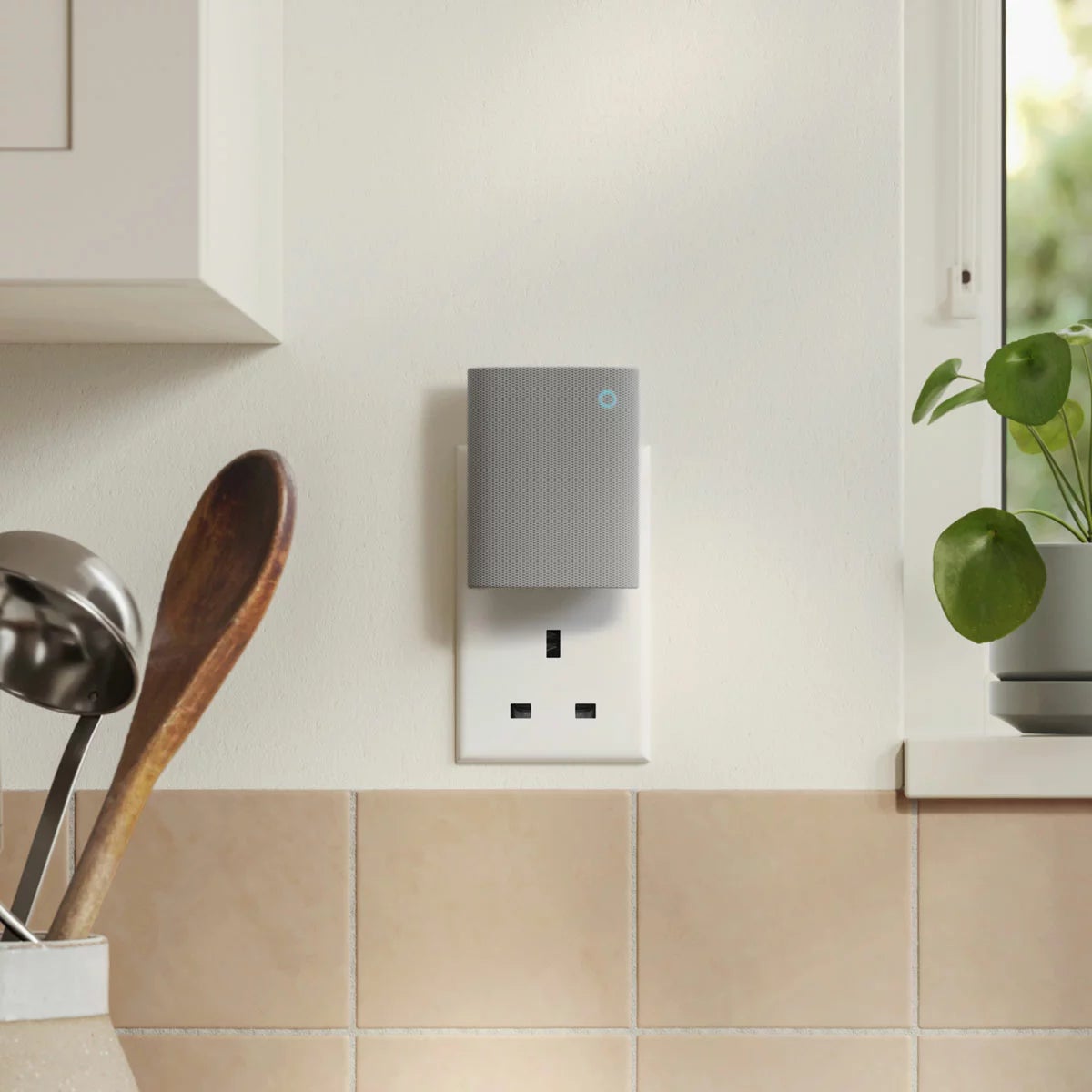 Ring Video Doorbell Plus 2nd Gen with Chime 3rd Gen and Additional Quick Release Battery - Image 4